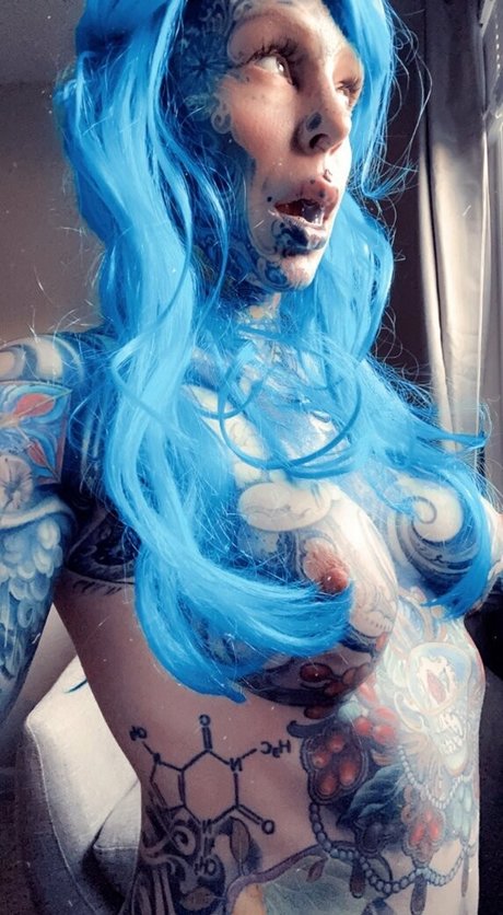 cignosuicide actrice érotique photos