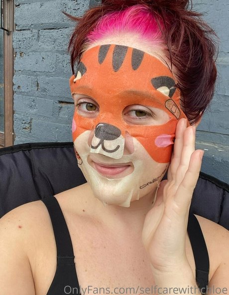 selfcarewithchloe actrice nue collection