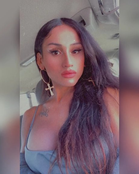 grands et plantureux onlyfans nu image