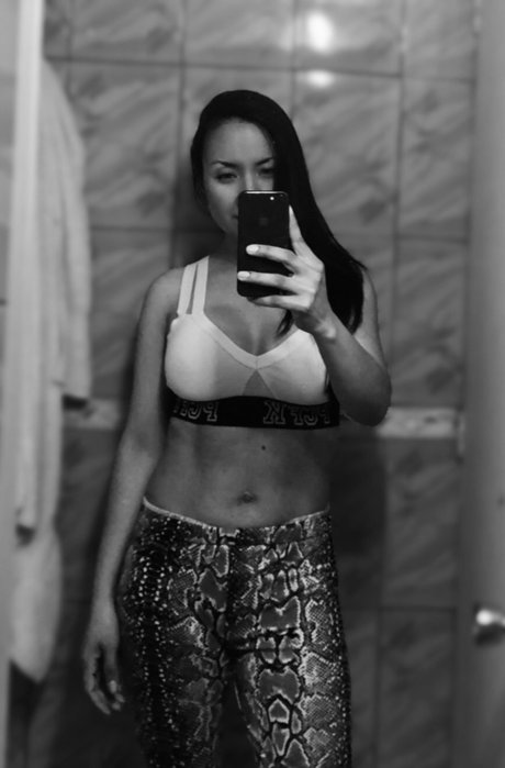 Mica V star du porno gratuit img