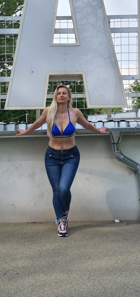 Mia Pillango star du porno érotique image