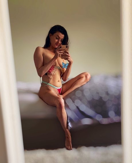 Mia Snow_ actrice xxx image