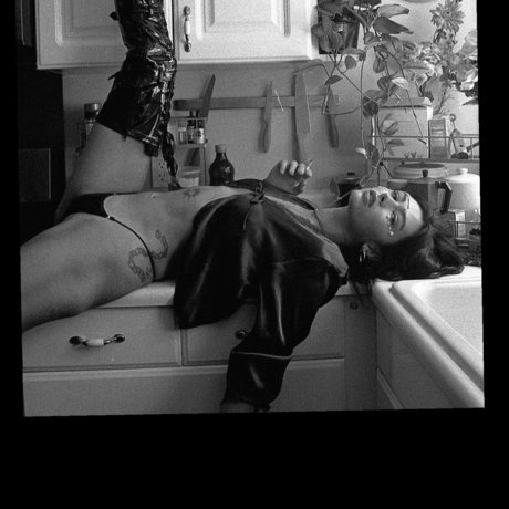 Evil Cutie star du porno exclusive archive