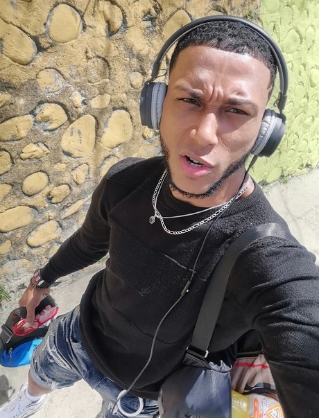 Michy Roa jolie star du porno image