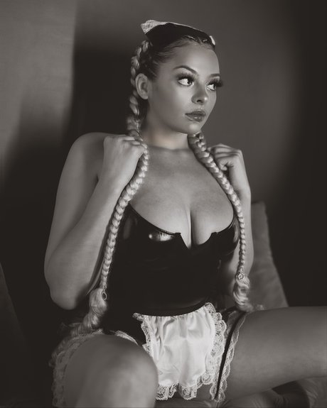 MilaSeville jolie star du porno photos