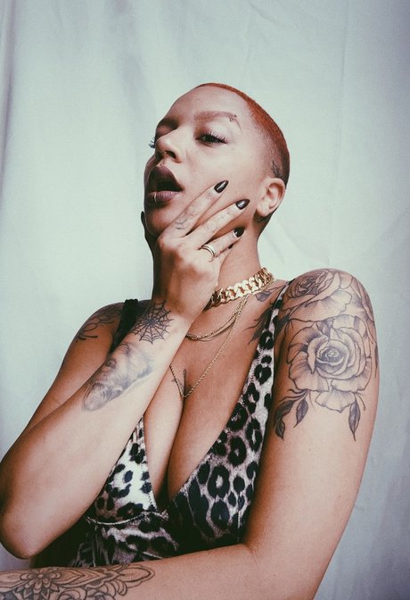 MilaVanillaa modèle érotique img