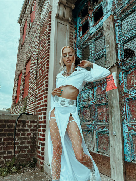 _NO PPV ON FEED_ étoile chaude images