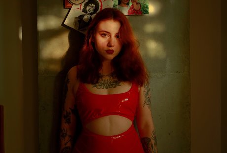 Miss Belladona_ étoile nue img