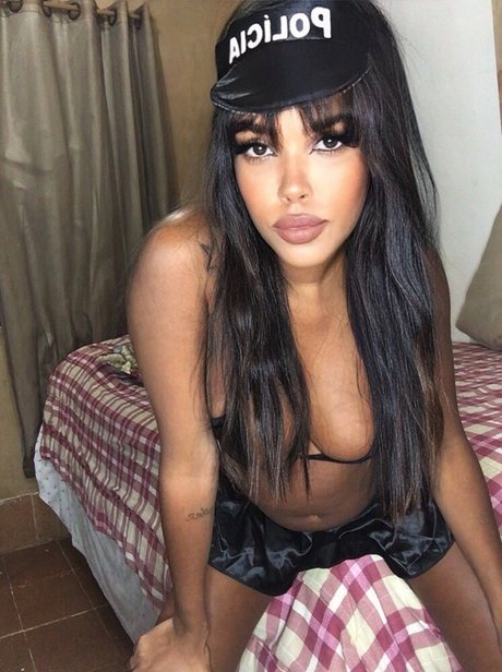 Jhulia actrice porno des photos