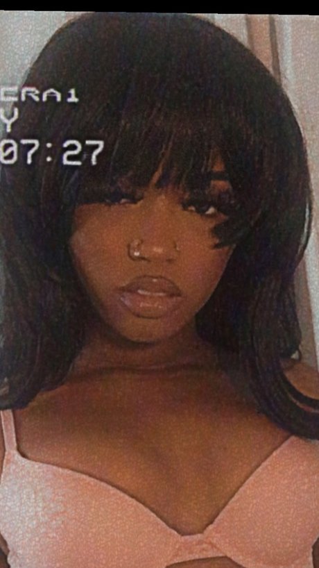 TheeRealCarmen_ star pornographique image