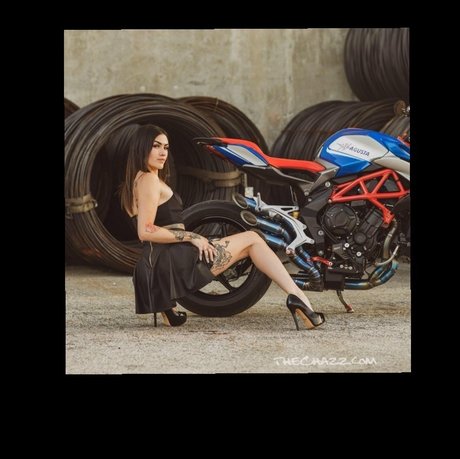 C Echo actrice xxx galerie