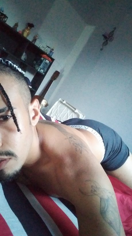 JhowBB star érotique archive