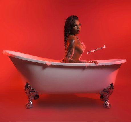 QUEEN SADE Cincinnati modèle magnifique des photos