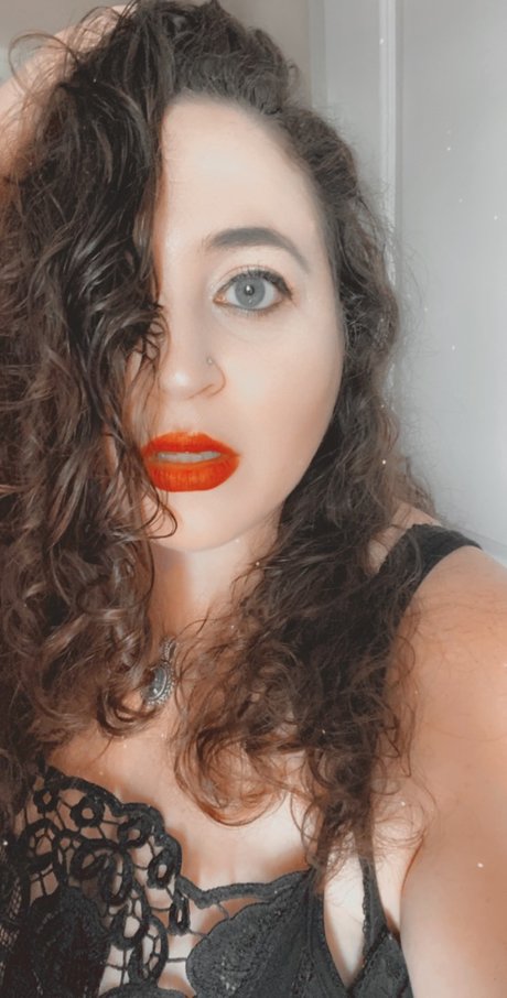 chaton potelé uniquementfans nus pornographiques photos