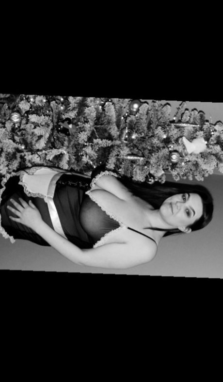 _BRITISH BUSTY BABE star du porno parfaite photos