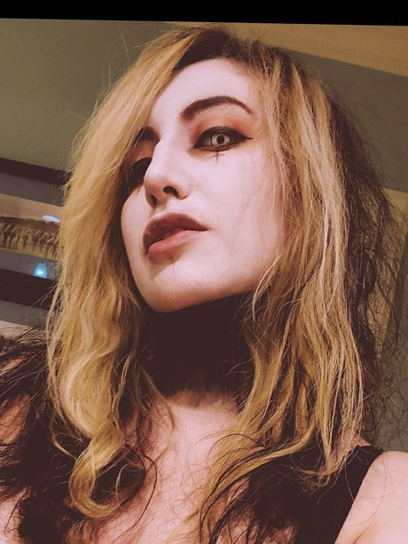 BigTiddieGothGf sexe de star du porno des photos