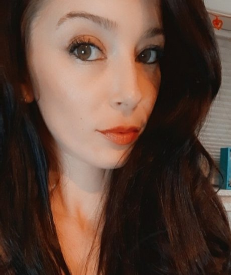 MiyaFoxx nus de stars du porno image