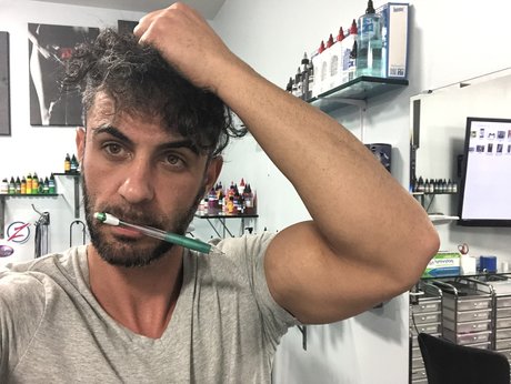 TRAVELING TATTOO ARTIST modèle de sexe collection