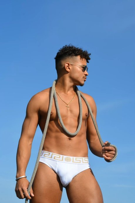 Moises modèle xxx img