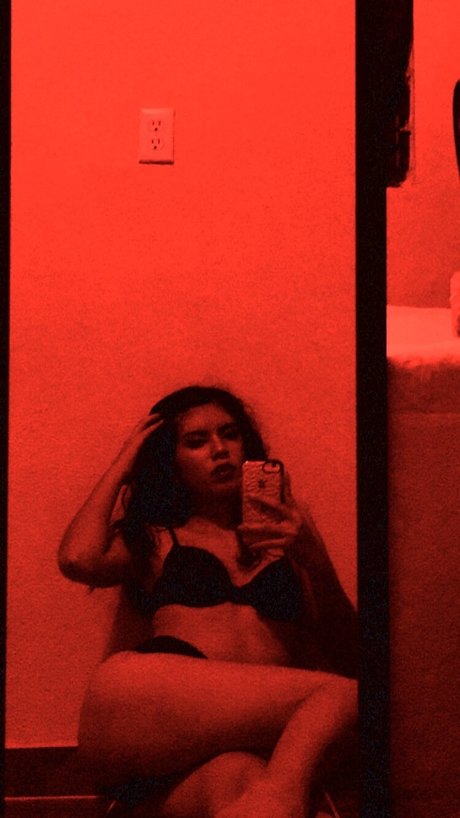 Monii Rdz_ modèle nu collection