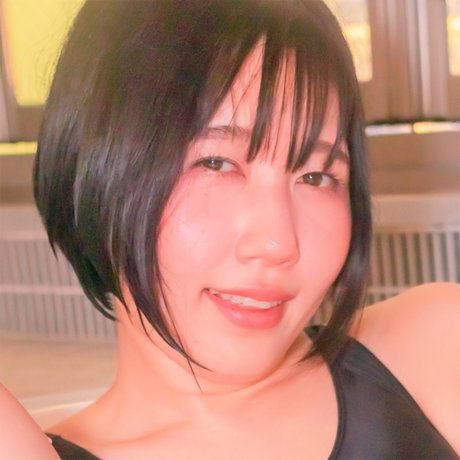 MOMOCHINO actrice nue collection