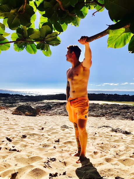 Cameron Johnson modèles nus photos