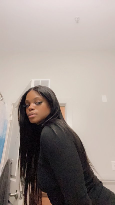 MollieMeGaMillion actrice porno image