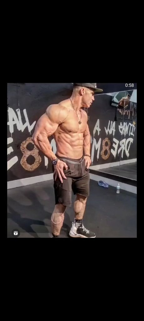 Hector the Hammer modèles nus image