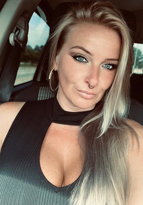 BellaBlonde13 jolie star du porno photo