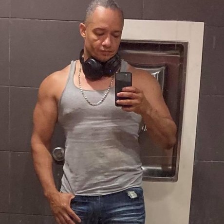 Gus Lewellen modèle archive