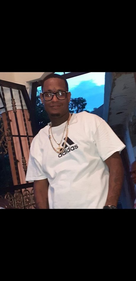 moyeto perla actrice chaude photos