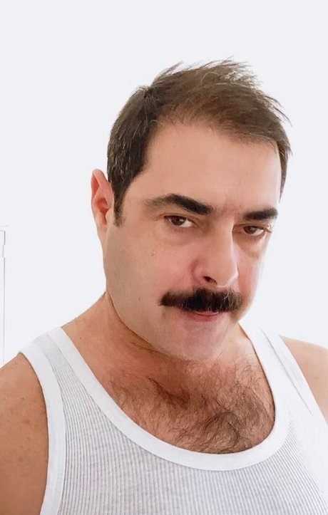 Daddy Moustache belle actrice images