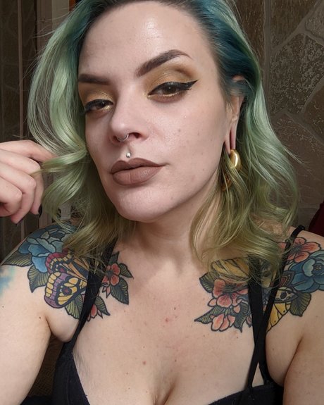 Morticia Macabre star du porno adulte images