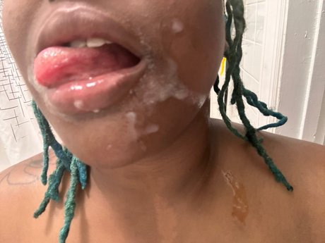 Ms Charlie Blunts étoile érotique photo