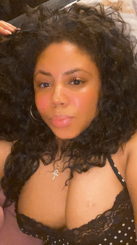 MiMi LaRose star du porno nue archive