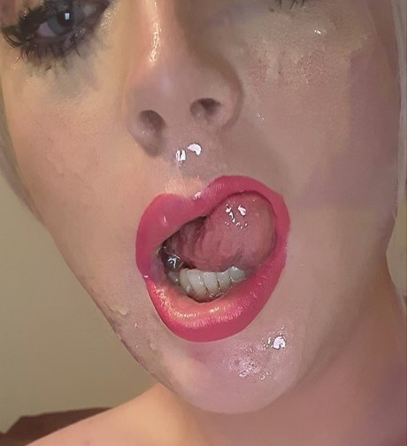 Deepthroat Queen Lana étoile xxx photo