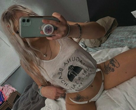 tatouages ​​blonds onlyfans pornographique en haute définition galerie
