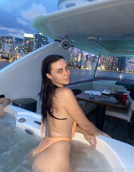 withlovesaraxo actrice chaude image