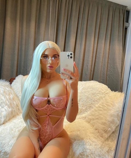 arianaus modèle érotique galerie