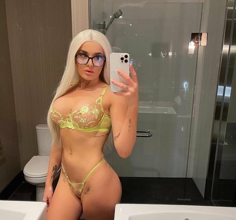 arianaus modèle sympa photos