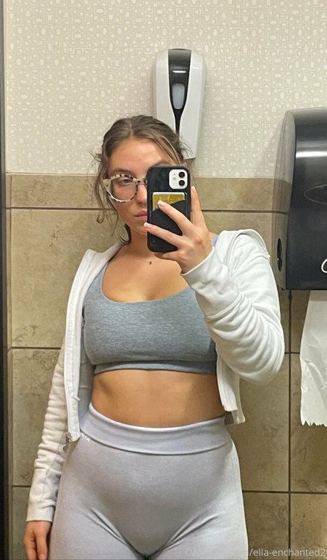 ella enchanted2 star exclusive photo