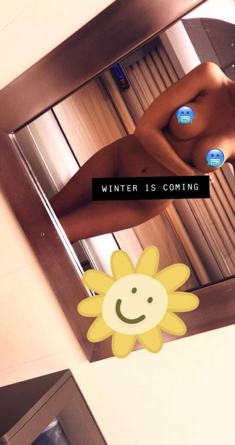 éjacule sur la langue onlyfans exclusivité érotique photos