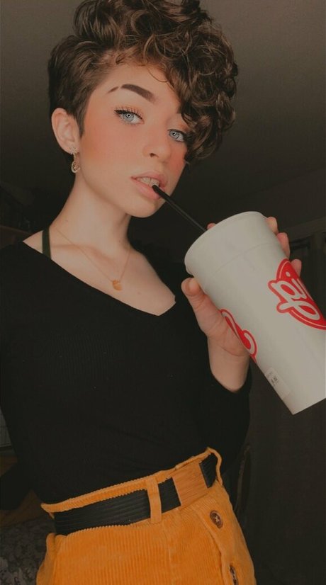 filles influenceuses onlyfans sexy sympa des photos