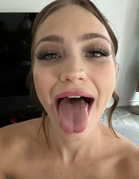 filles célèbres onlyfans chaud et sexy image