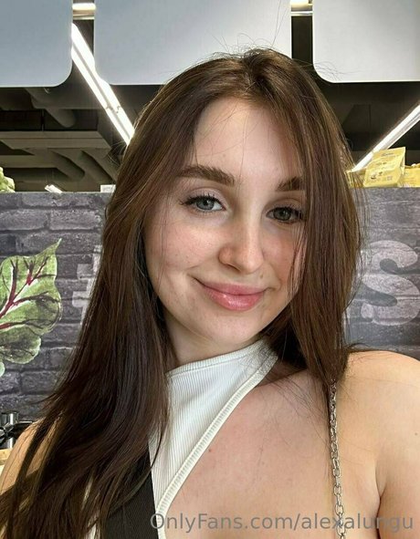 alexalungu actrice sexy photo