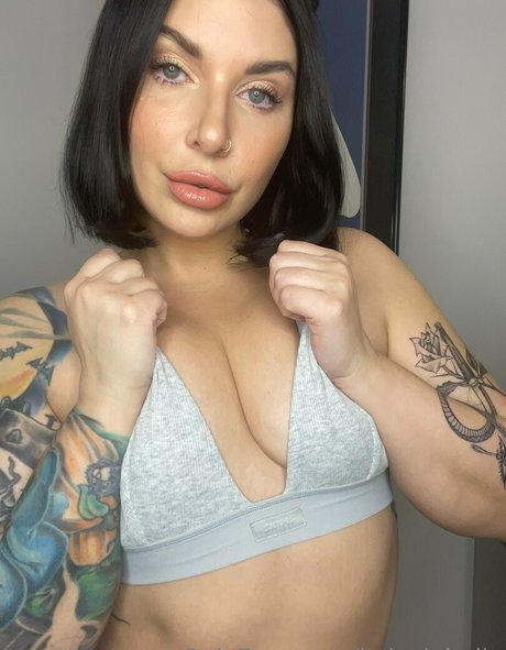 itsivylebelle actrice érotique des photos