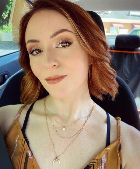 Mollie Damon modèle hd photo