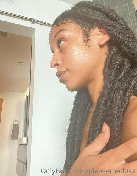 pleasemedusa actrice nue des photos