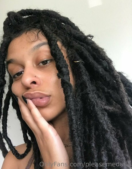 pleasemedusa actrice sexy des photos