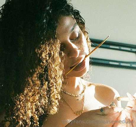 pom-pom girl asiatique onlyfans sexe chaud des photos